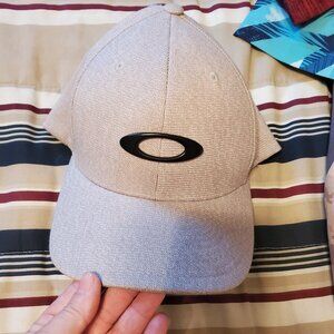 Oakley Flex fit Size L/XL great condition barely worn